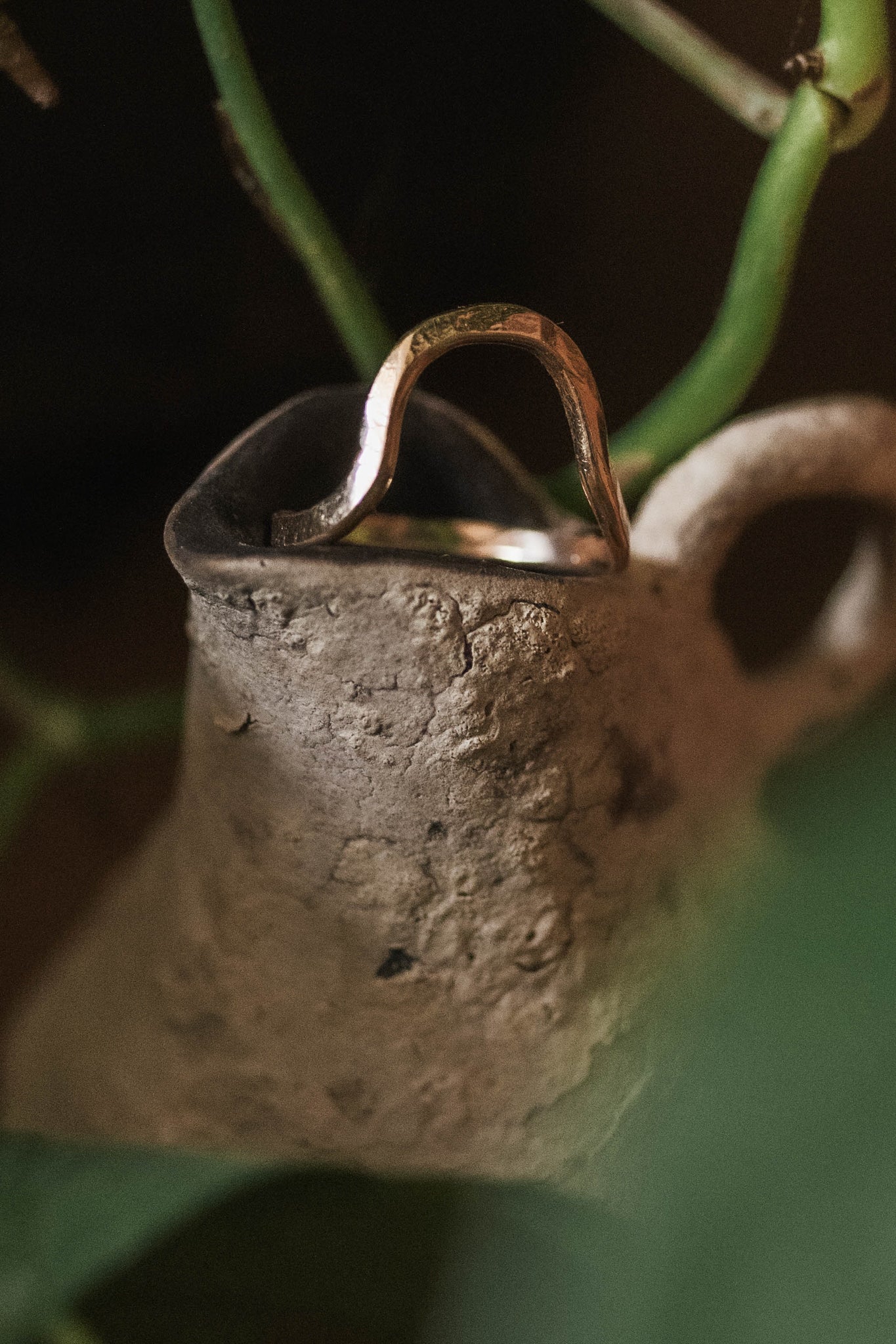 To the Hills | Hammered Contour Ring